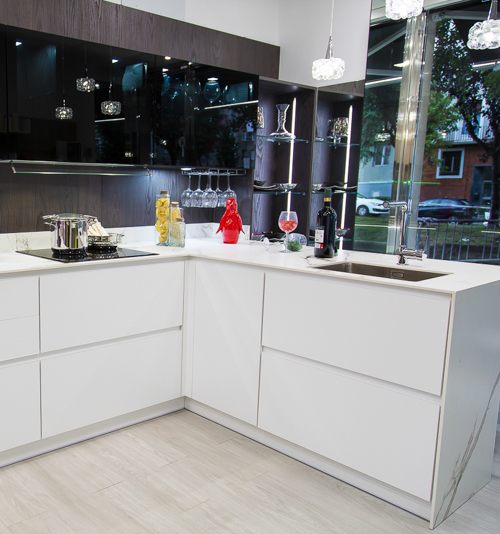 Espacio de diseño y muestras de materiales en la tienda de Cocinas Orixe, Deusto